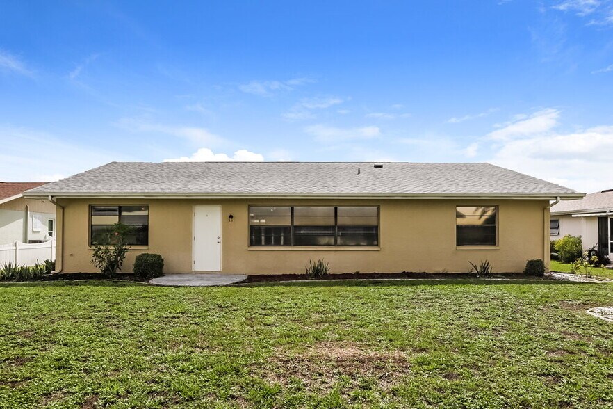 Building Photo - 1802 Fort Duquesna Dr