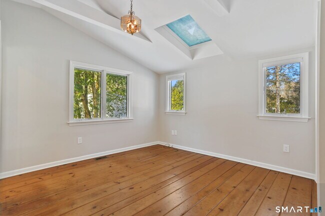 Building Photo - 815 Valley Rd