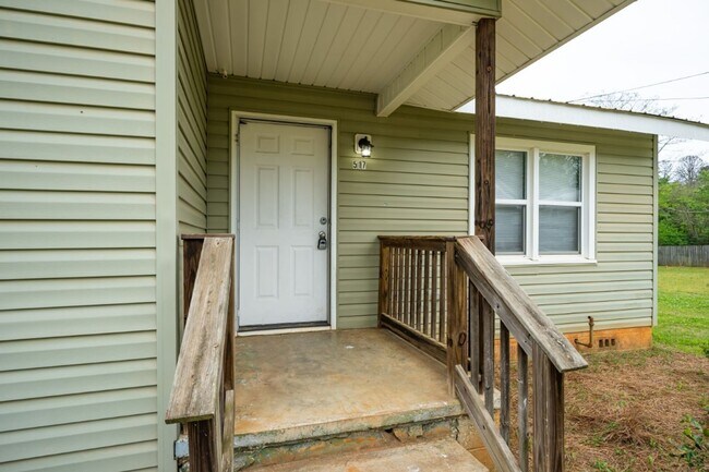 Building Photo - Incredible Value in Sylacauga – Appliances Included & Move-In Ready!