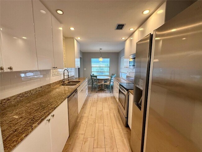 Building Photo - 2328 Cass St