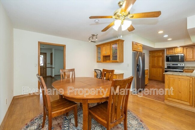 Building Photo - 647 Alwyne Rd