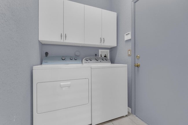 Building Photo - 10664 Royal Caribbean Cir