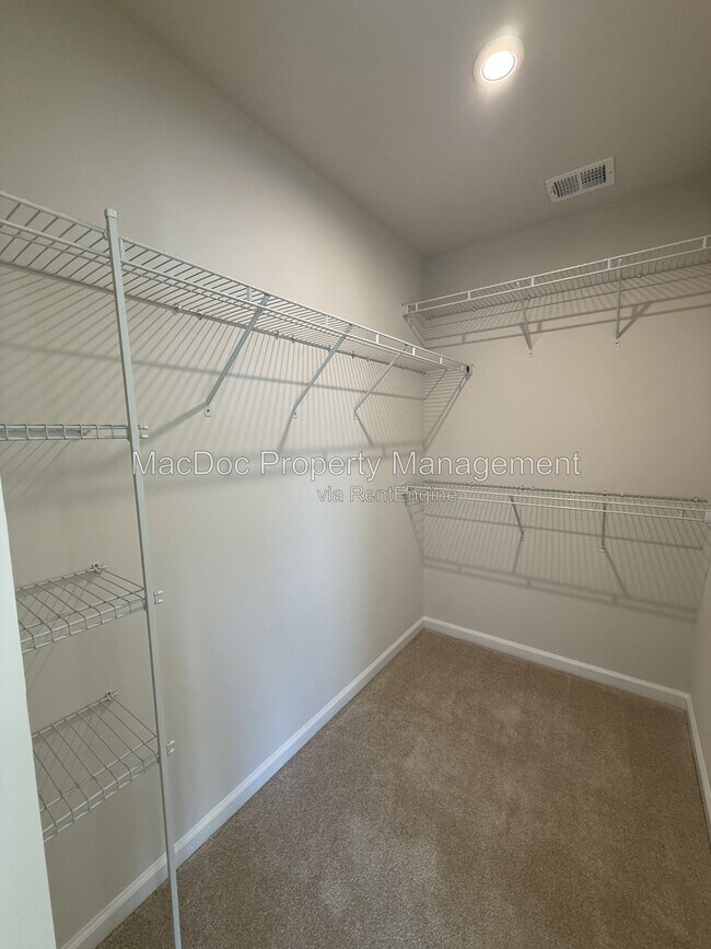 Building Photo - 1100 Rampart Dr