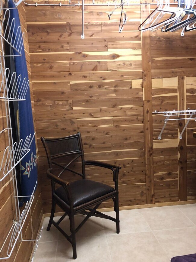 Building Photo - Relaxing Condo just steps away from the beach!