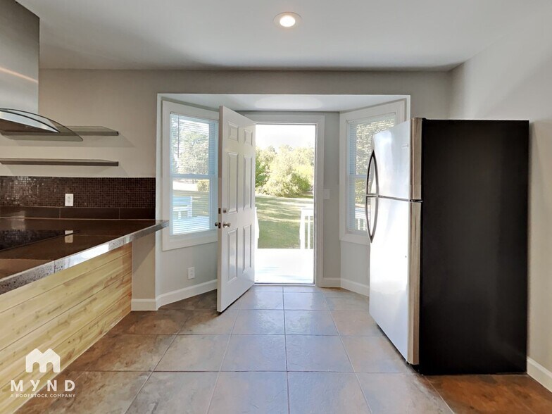 Building Photo - 1308 Hickory Hollow Ln