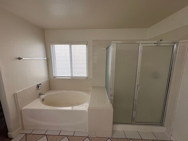 Building Photo - 2 Story Home Near Shopping Center Rent Ready!