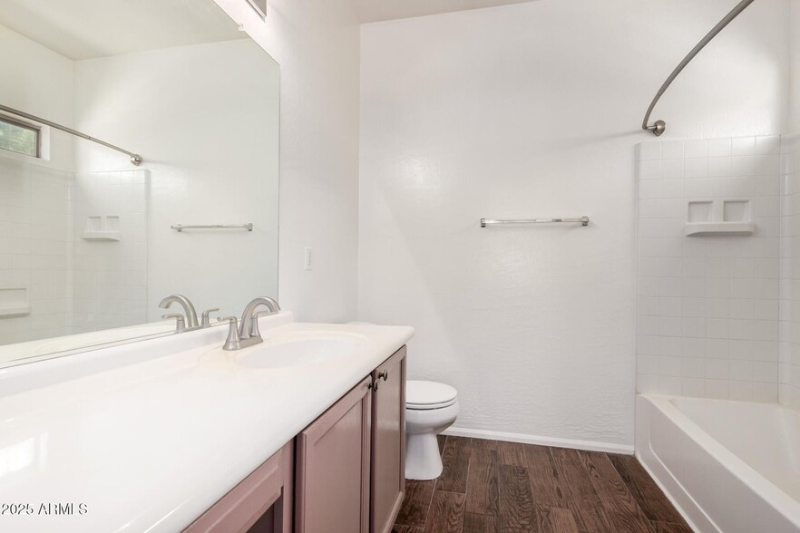 Building Photo - 2556 W Amber Sun Dr
