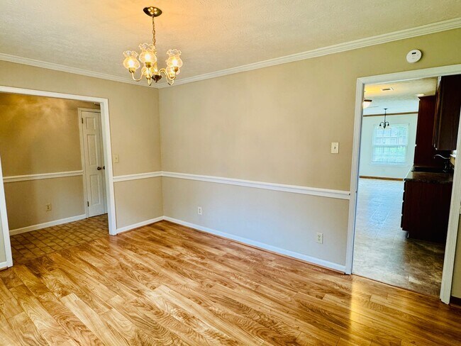 Building Photo - 3-Bedroom home is sure to captivate from t...