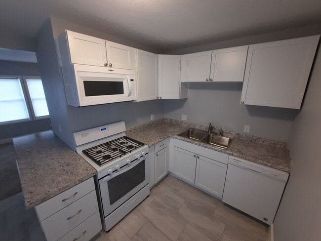 Building Photo - 2 Bedroom 1 Bathroom
