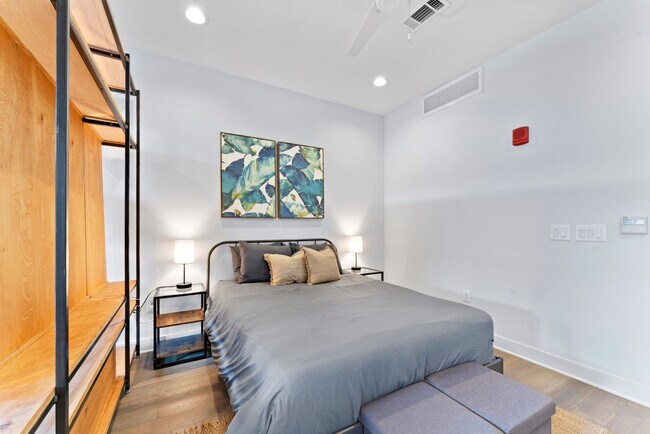 Building Photo - 1800 E 4th St