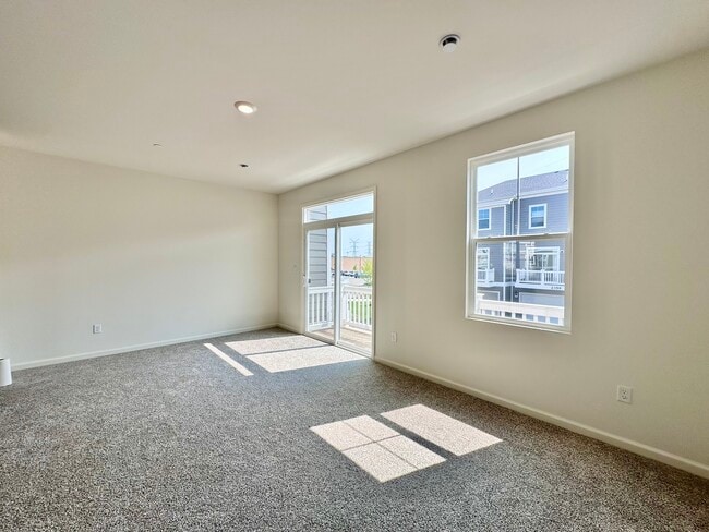Building Photo - 2259 Glacier St