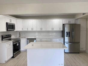 Building Photo - 1455 SW Silver Pine Way