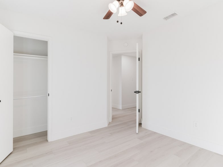 Building Photo - 2409 Brookside Dr