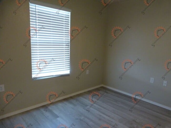 Building Photo - Modern 2 bedroom 2 bath apartment- W&D in ...
