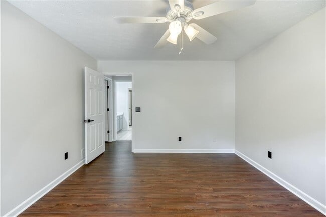 Building Photo - 61 Powers Ferry Rd