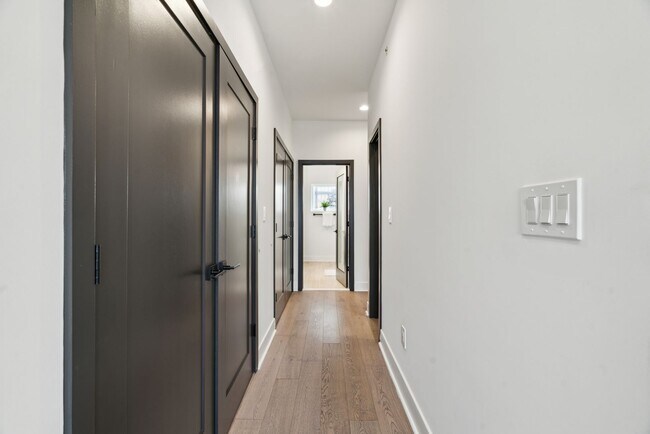 Building Photo - Brand New Townhome in Brewerytown
