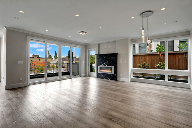 Living Room - Fireplace - 216 5th Ave