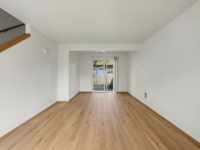 Building Photo - NAVAB02