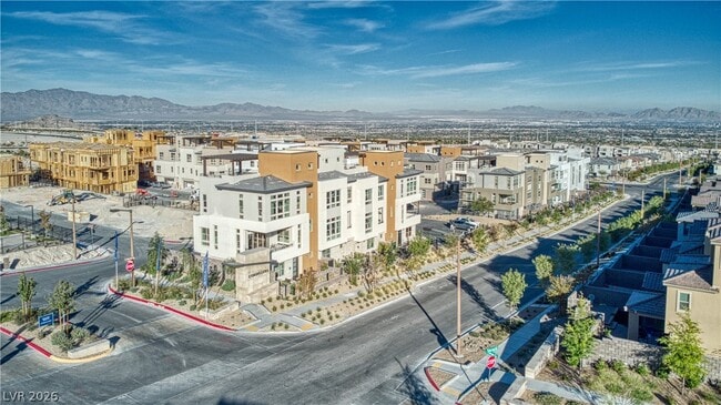 Building Photo - 639 Grey Saker St