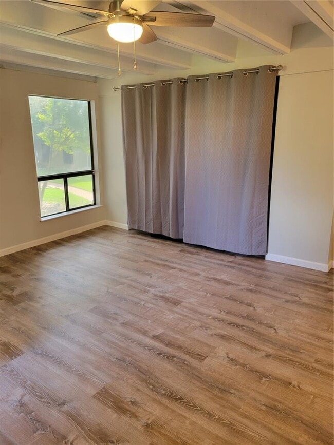 Building Photo - 5916 Lago Vista Way