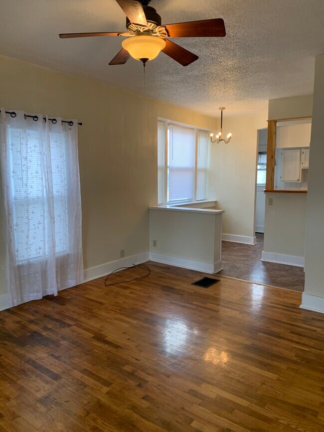 Building Photo - 329 W Claflin Ave