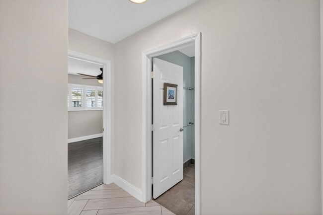 Building Photo - 1460 NE 57th Ct