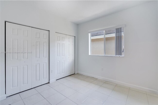 Building Photo - 383 NE 34th Terrace