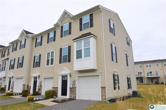 Building Photo - 12 Yellow Rose Ln