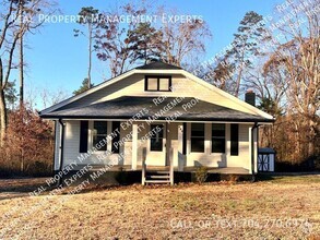 Building Photo - Charming 2BR/2BA Home in Statesville!