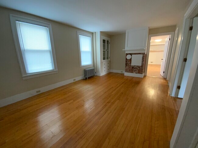 Building Photo - 161 Nashua St