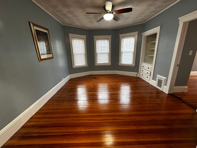 Building Photo - 20 Leslie St