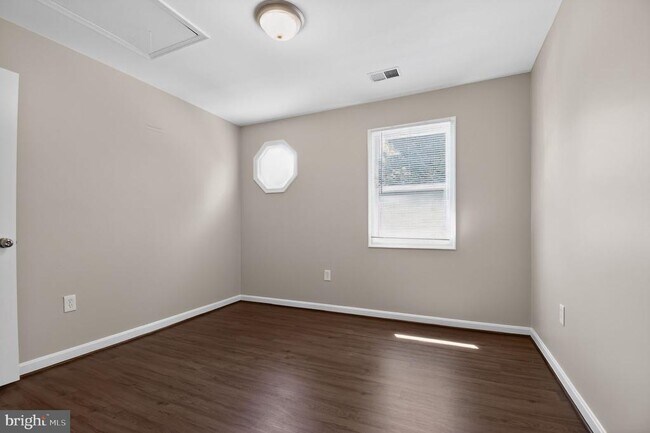 Building Photo - 1819 Anderson Rd
