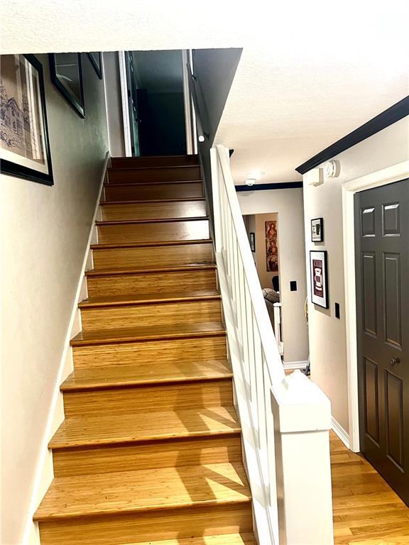Building Photo - 1072 Valley View Dr