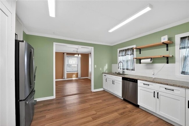 Building Photo - 871 Hargis St SE