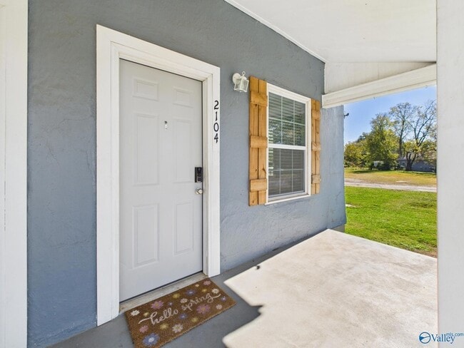 Building Photo - 2104 Levert St NE