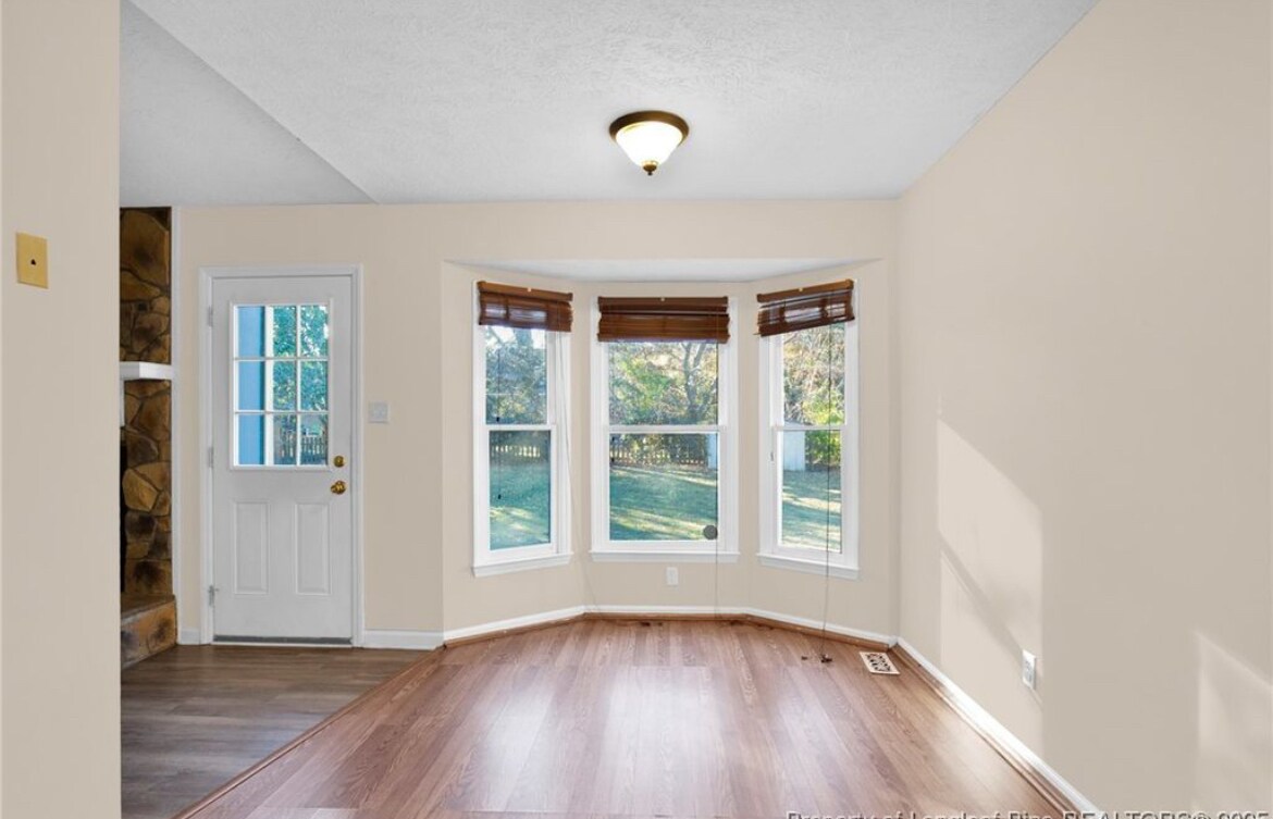 Building Photo - 1332 Oak Knolls Dr