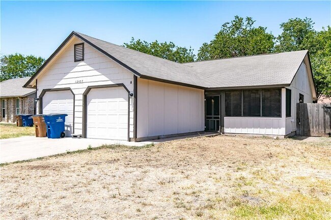 Building Photo - 12407 Tree Line Dr