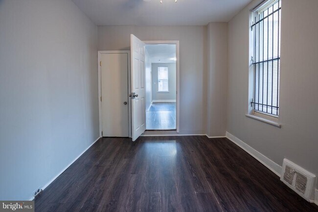 Building Photo - 3617 N Sydenham St