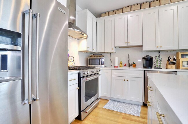 Building Photo - 414 1st St