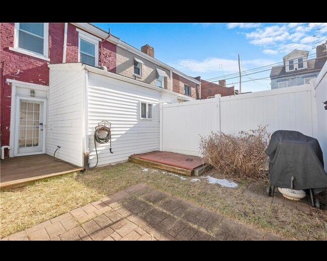 Building Photo - 98 S 26th St
