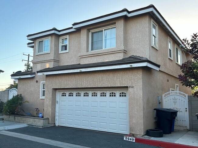 Primary Photo - 8940 Deira Ln