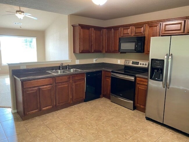 Building Photo - Super Cute Home in SW Bentonville!