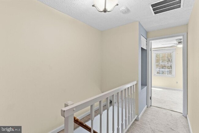 Building Photo - 8094 Grandview Ct