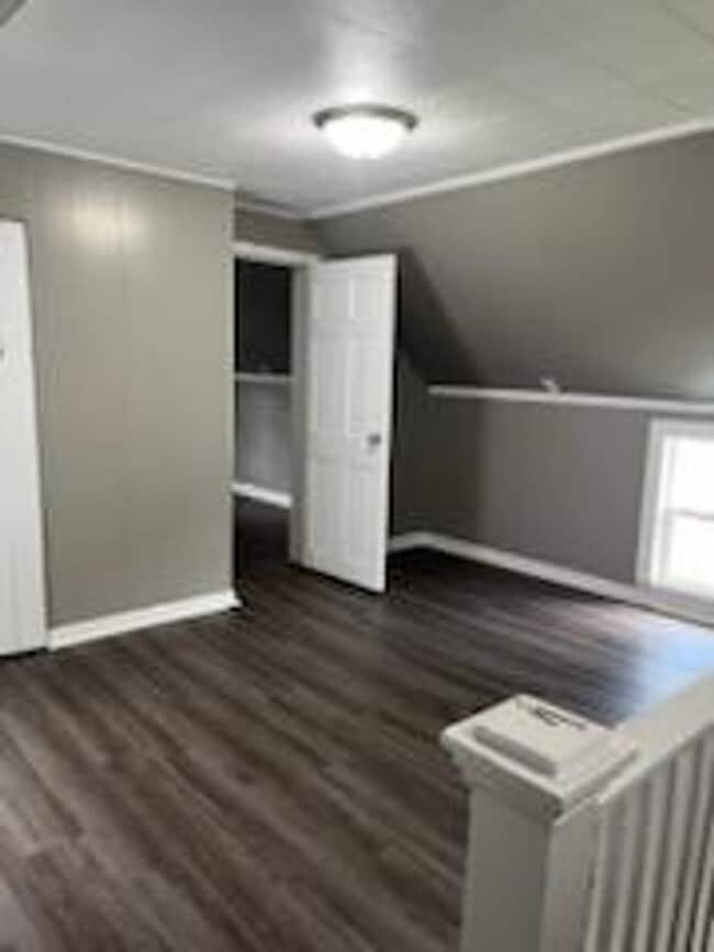Building Photo - 2 bedroom 1 bath