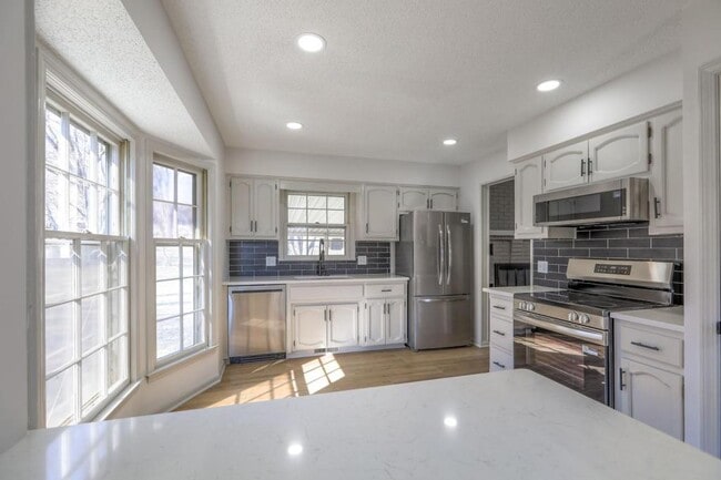 Building Photo - 902 Kingston Ct