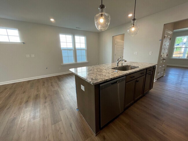 Building Photo - Gorgeous newer 3BD/2.5BA home w/ 2 car garage in Clayton!