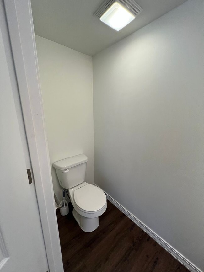 Building Photo - MOVE-IN SPECIAL PRICING!!!! 3BR Duplex