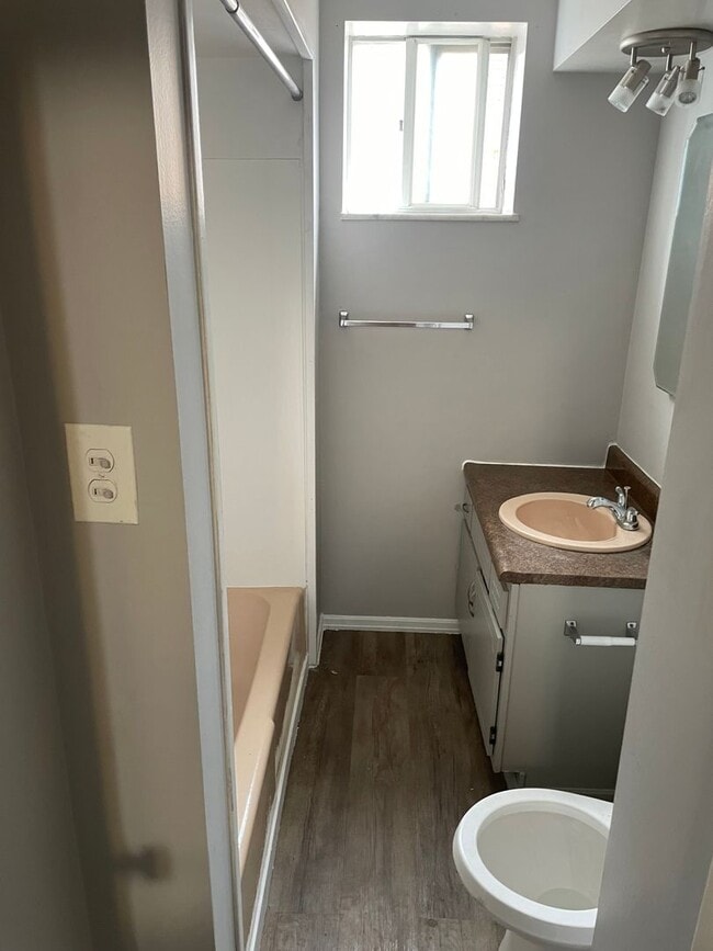 Building Photo - 62 N Bryant Ave