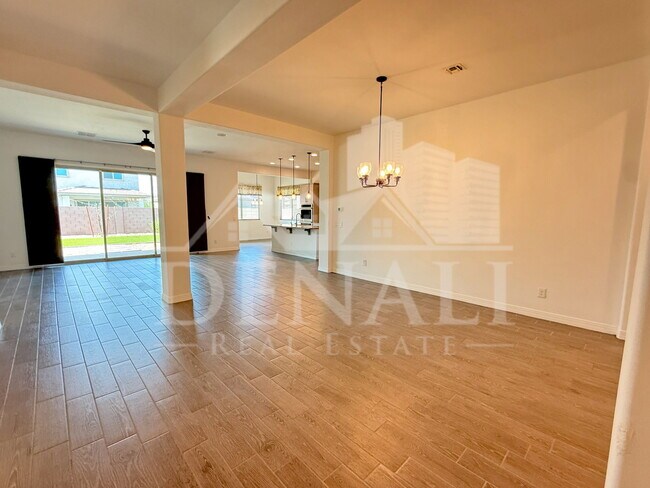 Building Photo - 5214 W Thresher Way