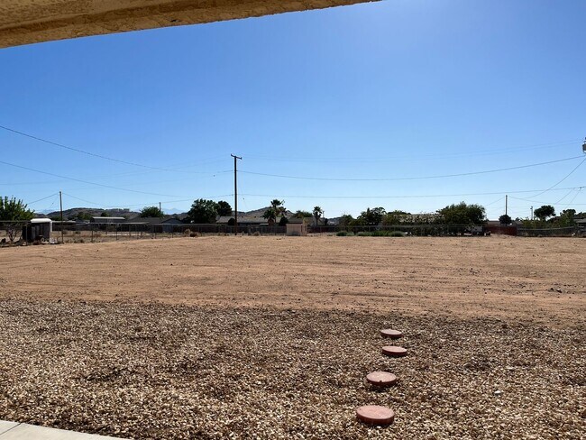 Building Photo - 3 bedroom, 2 bathroom in Apple Valley!